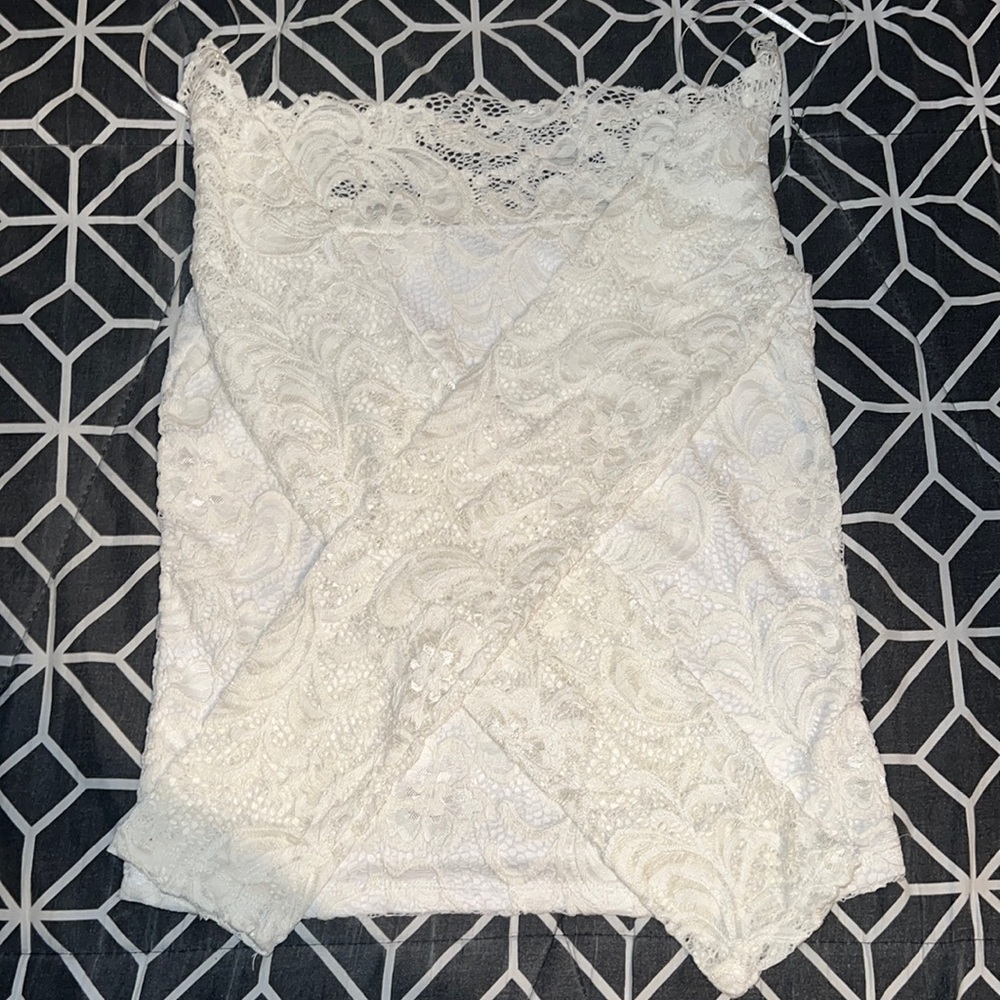Off shoulder lace long sleeve